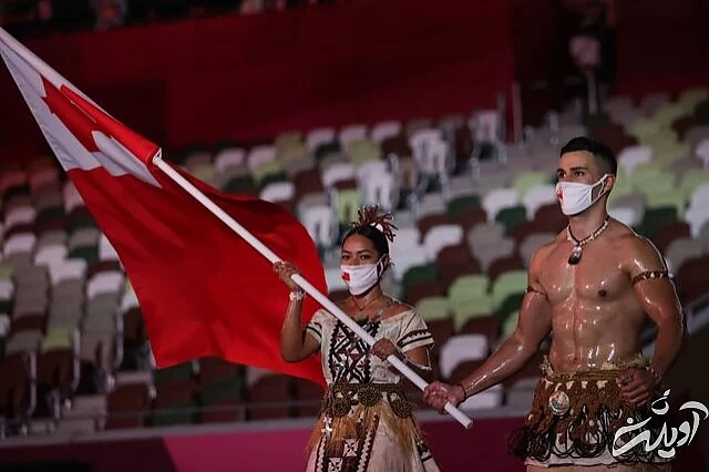 همه چیز درباره مراسم افتتاحیه المپیک ۲۰۲۰/ از حضور پرتعداد آمریکایی ها تا ورزشکار تونگایی که برهنه به ورزشگاه آمد/ کاروان ورزشی ایران با همان لباس قبلی رژه رفت/ عکس و ویدئو